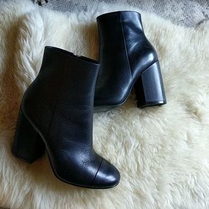 Marc Fisher black leather heel round toe boot 8.5M